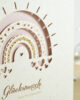 PALUXA_Babyglueck_mit_Regenbogen_MistyRose_detail1.jpg Zoom-In PALUXA Lasercut-Babykarte mit Regenbogen-Motiv, rosa Einlageblatt, seitlich.