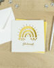 PALUXA_Babyglueck_mit_Regenbogen_Sonnengelb_birdview.jpg PALUXA Lasercut-Babykarte mit Regenbogen-Motiv, gelbes Einlageblatt, seitlich.
