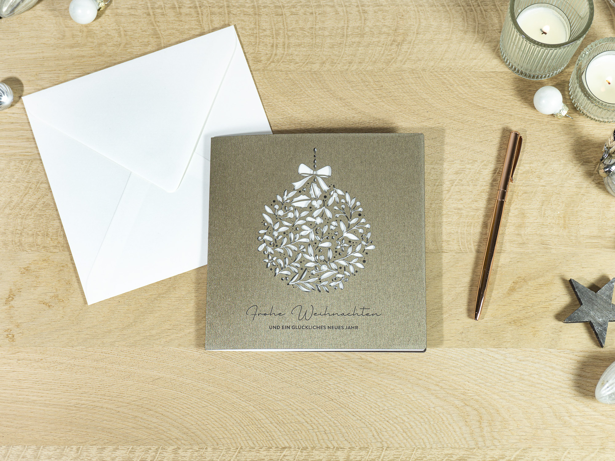 PALUXA Lasercut-Weihnachtskarte mit floralem Weihnachtskugel Motiv, liegend, Farbe Brownsilver.