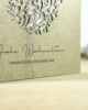 PALUXA_Florale_Weihnachtskugel_Brownsilver_detail2.jpg Zoom-In PALUXA Lasercut-Weihnachtskarte mit floralem Weihnachtskugel Motiv, stehend, seitlich, Farbe Brownsilver.