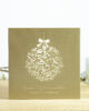 PALUXA_Florale_Weihnachtskugel_Perlgold_stehend.jpg PALUXA Lasercut-Weihnachtskarte mit Floraler Weihnachtskugel, stehend, in Farbe Perlgold.