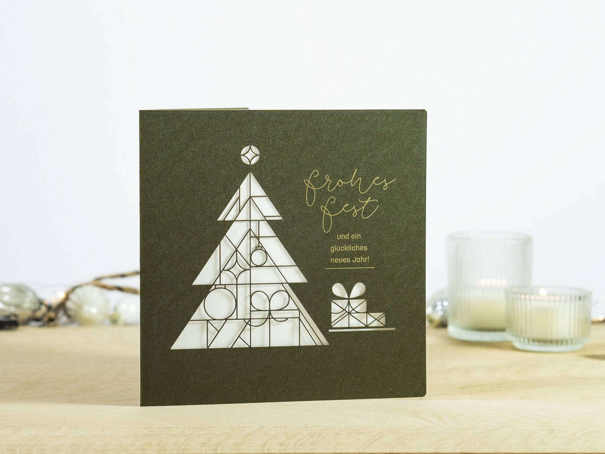 PALUXA Lasercut-Weihnachtskarte mit Frohes Fest Gravur, stehend, in Farbe Forestgreen.