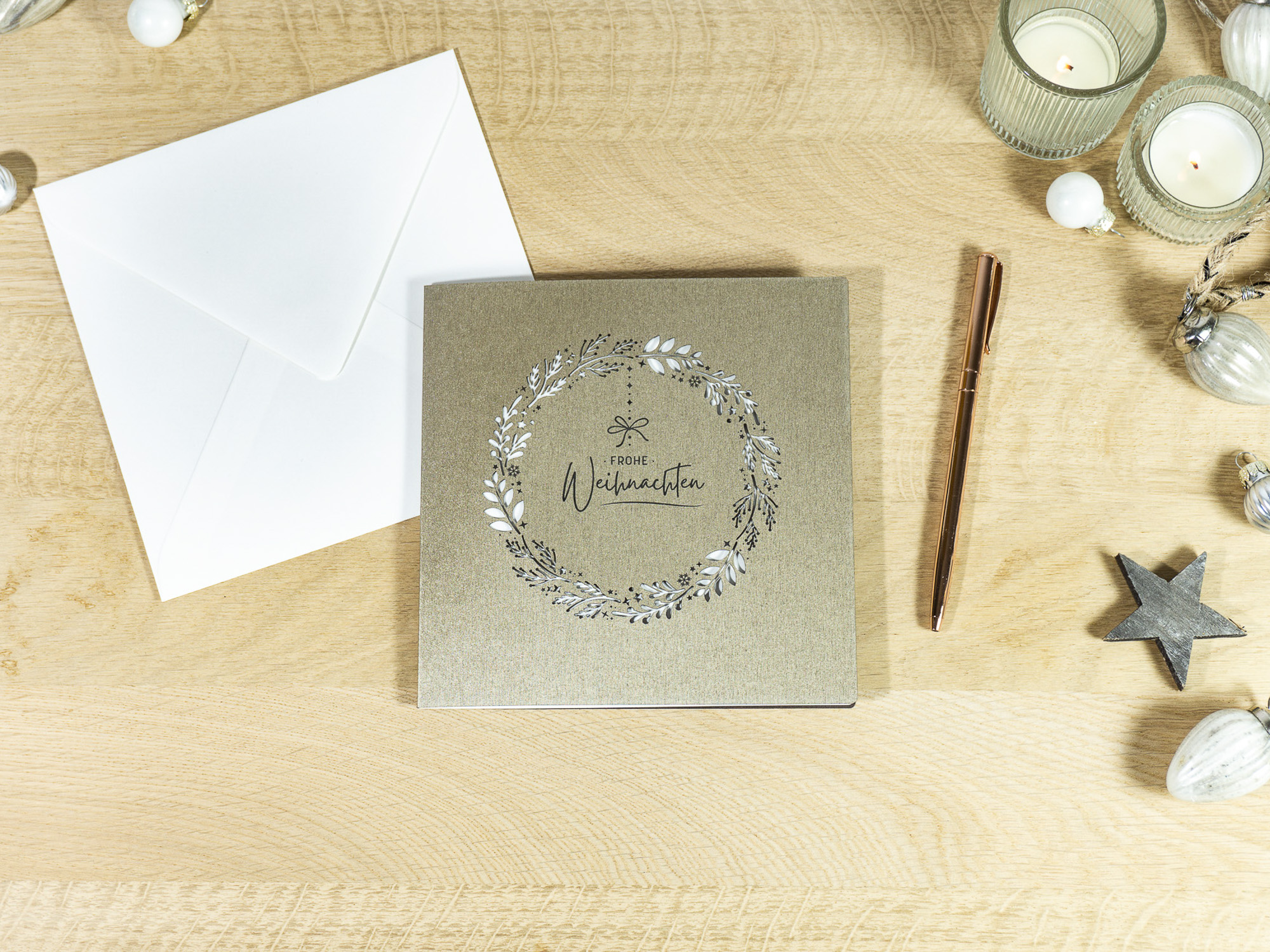 PALUXA Lasercut-Weihnachtskarte mit Weihnachtskranz Motiv, liegend, Farbe Brownsilver.