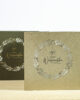 PALUXA_Weihnachtskranz_aus_Zweigen_Variante_Brownsilver.jpg Zwei Farbvarianten PALUXA Lasercut-Weihnachtskarte mit Weihnachtskranz Motiv, stehend in Farben Brownsilver und Forestgreen.